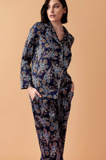 Lullaby długa jedwabna piżama Oh!Zuza – głęboki granat, wzór paisley