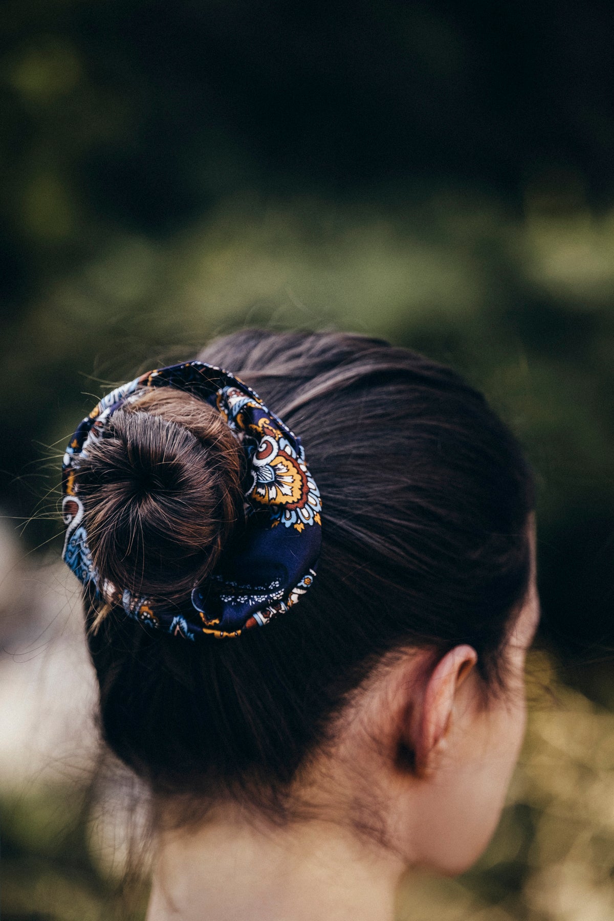 Lullaby silk scrunchie – deep navy, paisley pattern
