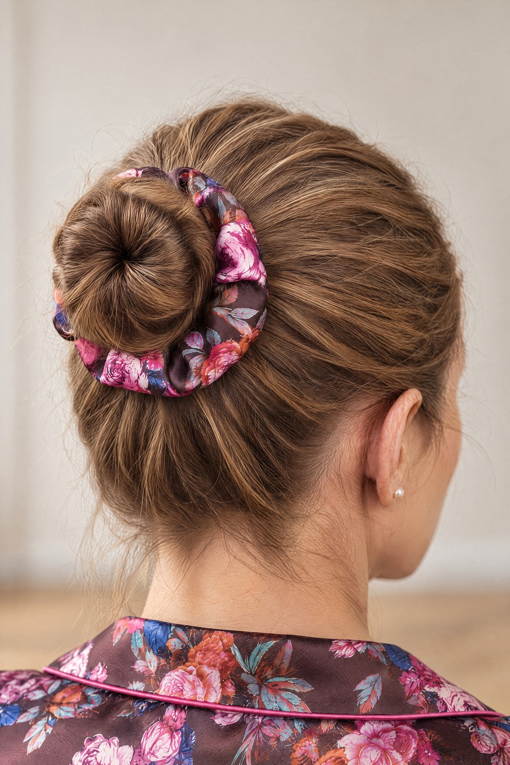 Lullaby jedwabna gumka scrunchie - bordowy print kwiatowy_3