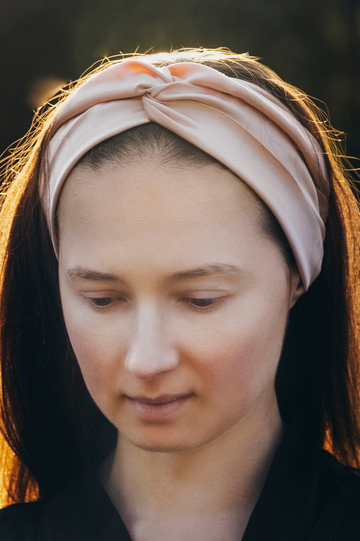 Glattes Viskosesatin-Stirnband – schmutziges Rosa
