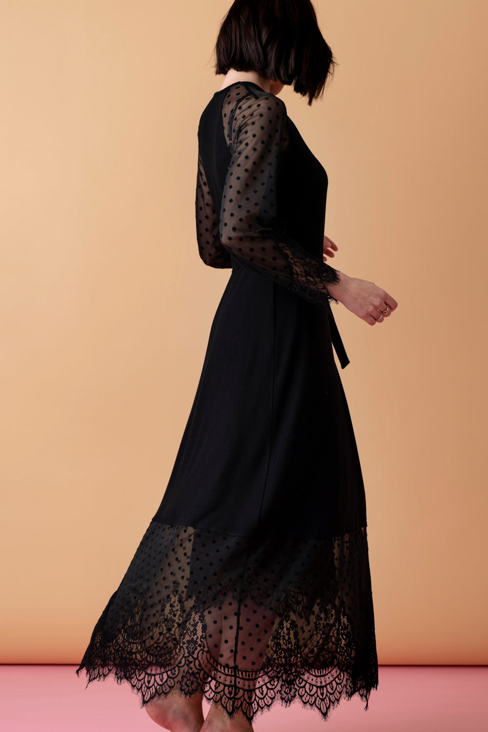 Opera long peignoir with tulle and lace – black