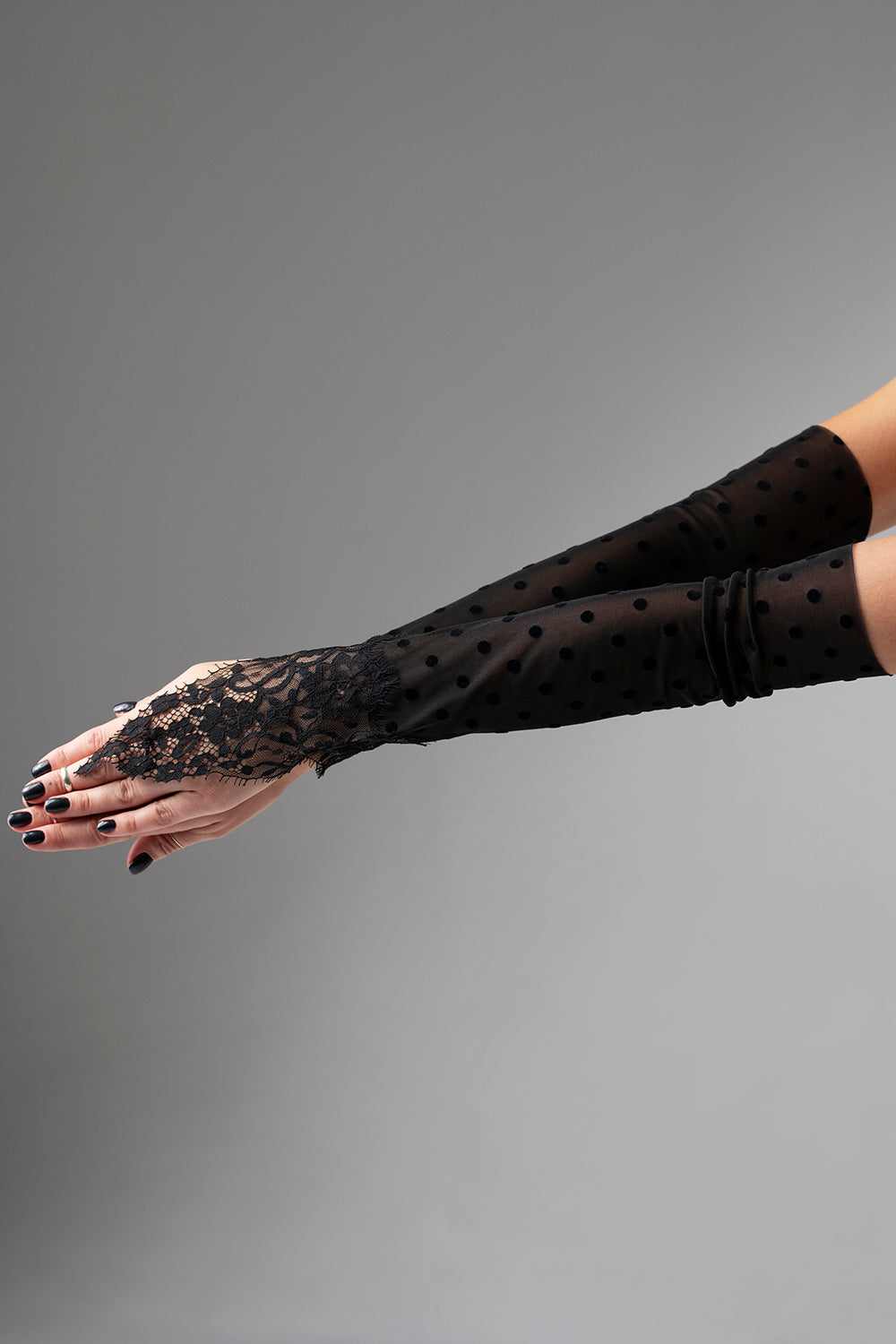 Opera długie rękawiczki z tiulu i koronki - czarne_4