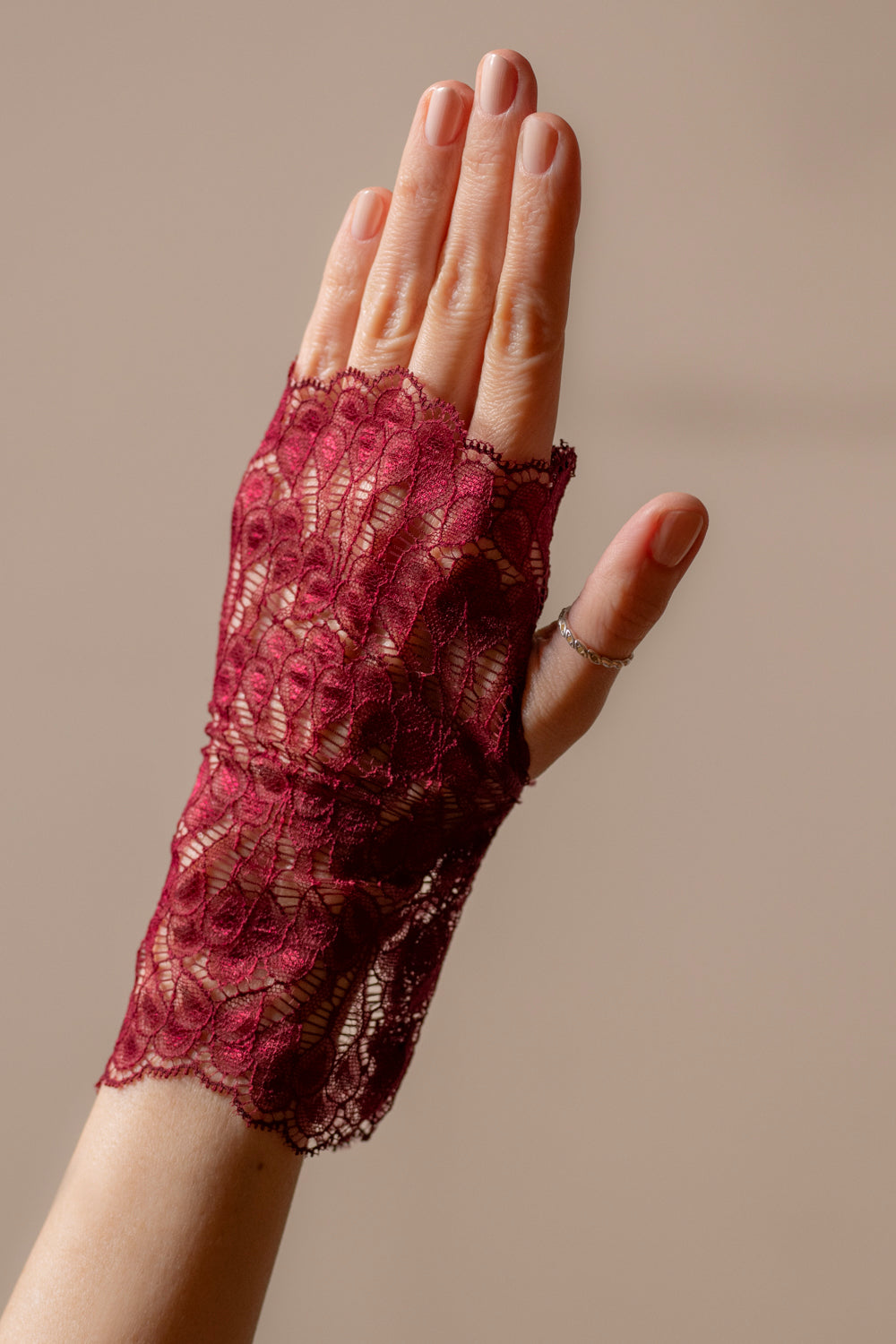 Poem mitenki koronkowe – czerwone wino_5