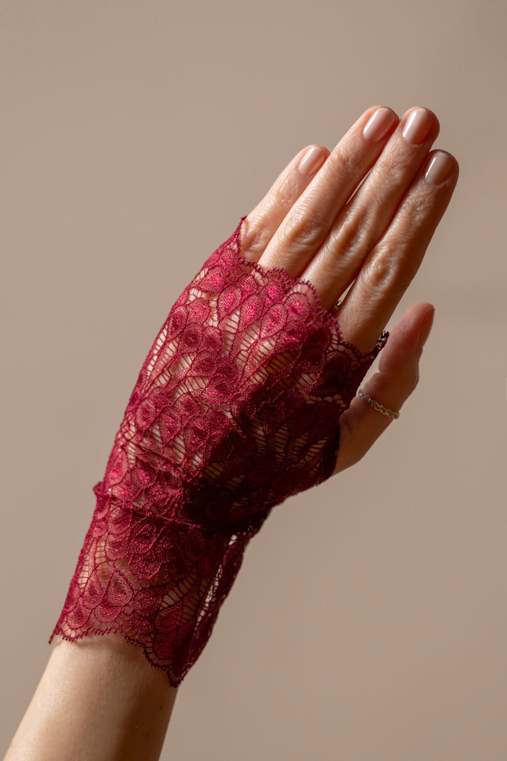 Poem mitenki koronkowe – czerwone wino_2