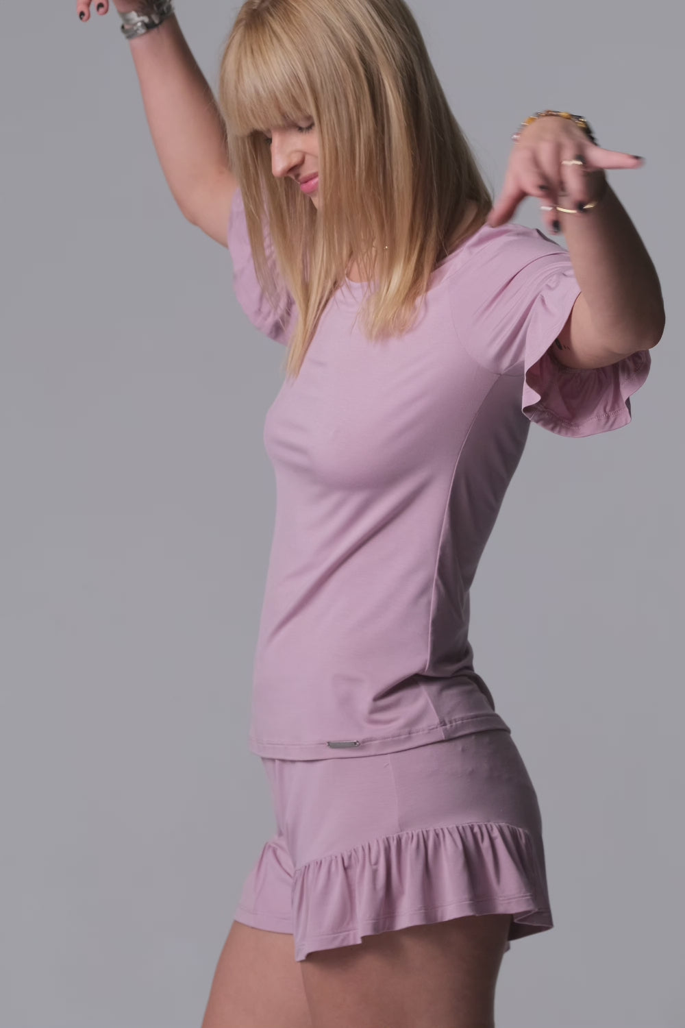 Load video: Jackie short loungewear pajama with ruffles – lilac