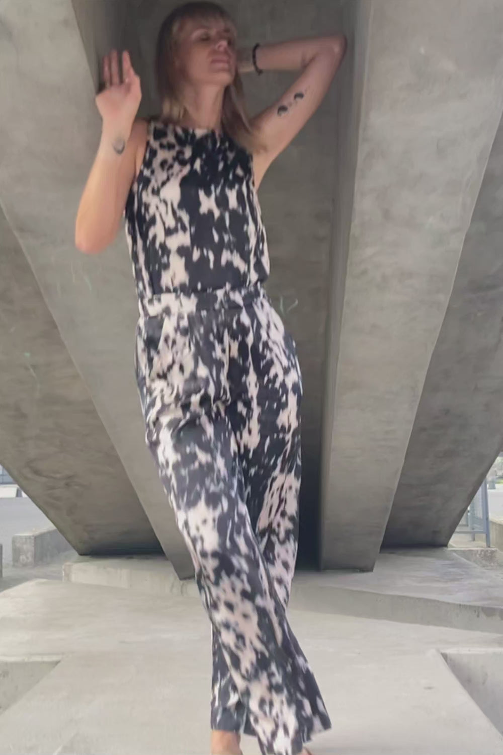 Load video: Echo wide leg trousers – black print