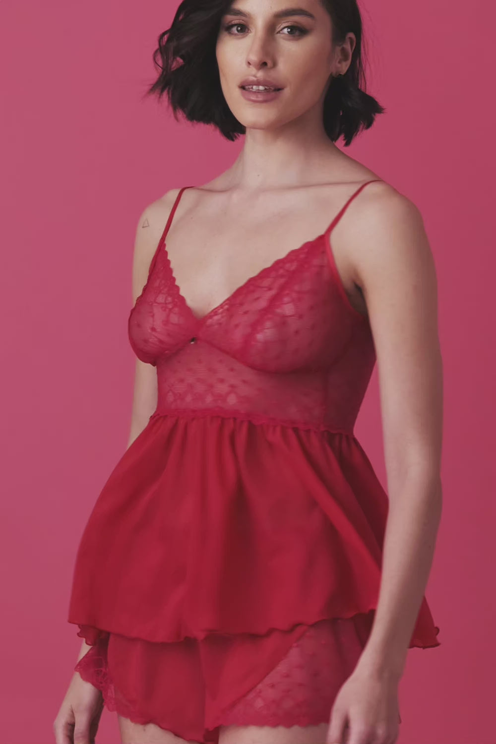 Załaduj wideo: Ballade krótki komplet z koronki i szyfonu – malina