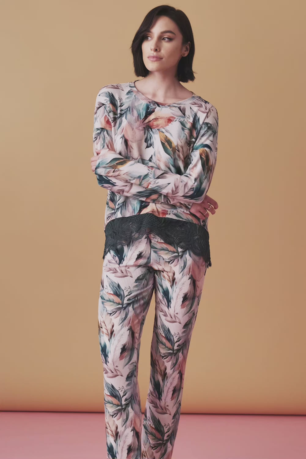 Video laden: Sonnet langer Spitzenpyjama – Federdruck