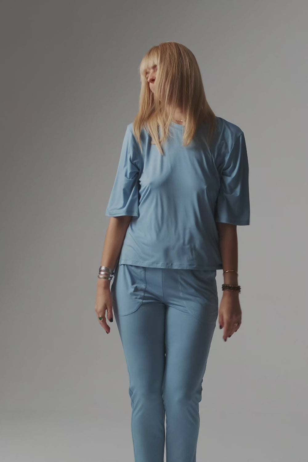 Video laden: Jackie piżama loungewear z prostymi spodniami – woda