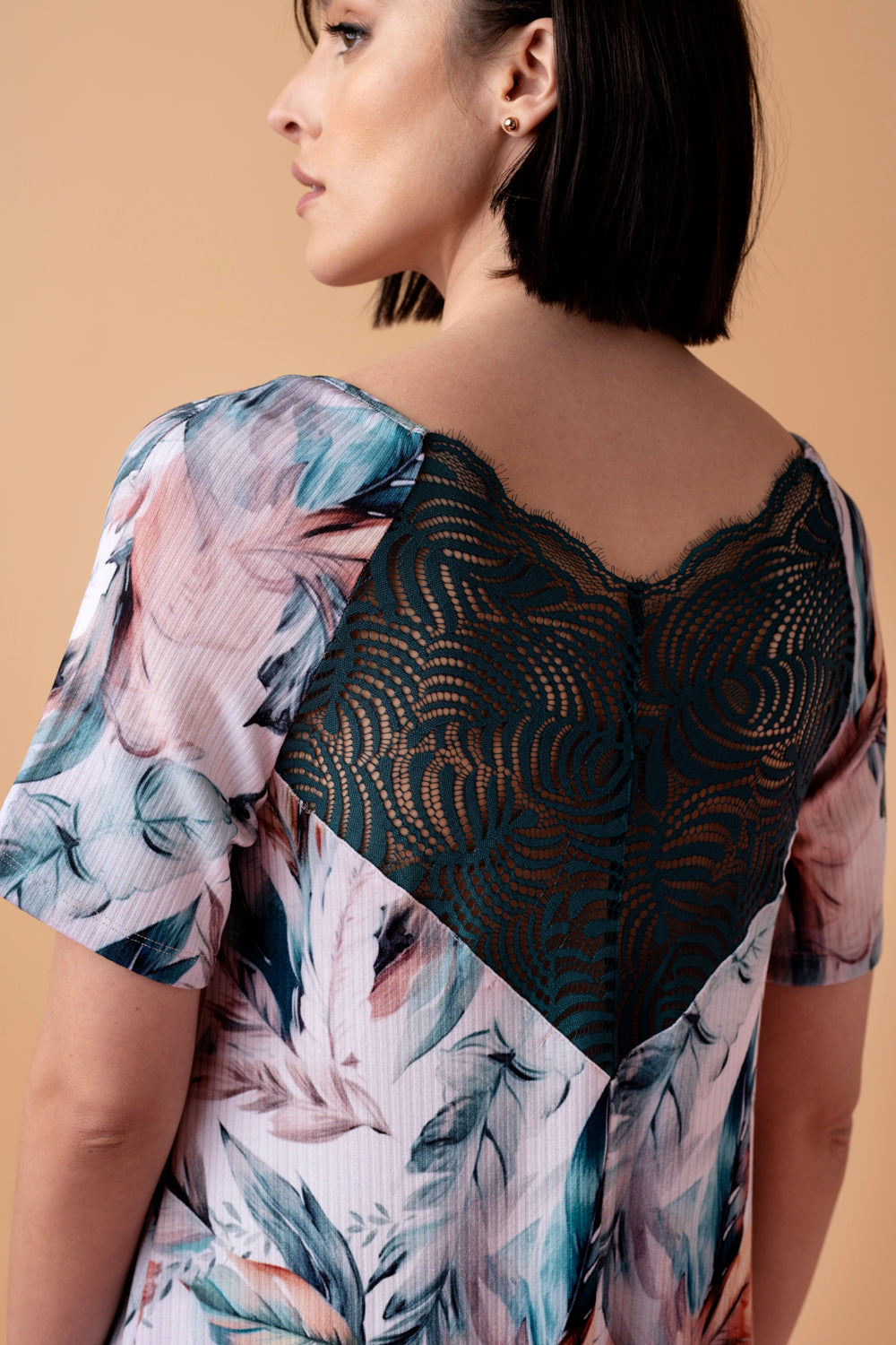 Sonnet koszula z krótkim rękawem i koronką – druk pióra_4