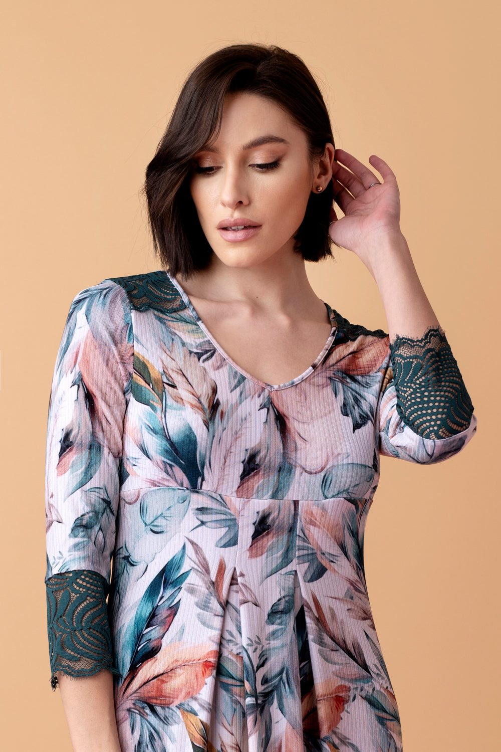 Sonnet koszula nocna midi z koronką – druk pióra_3