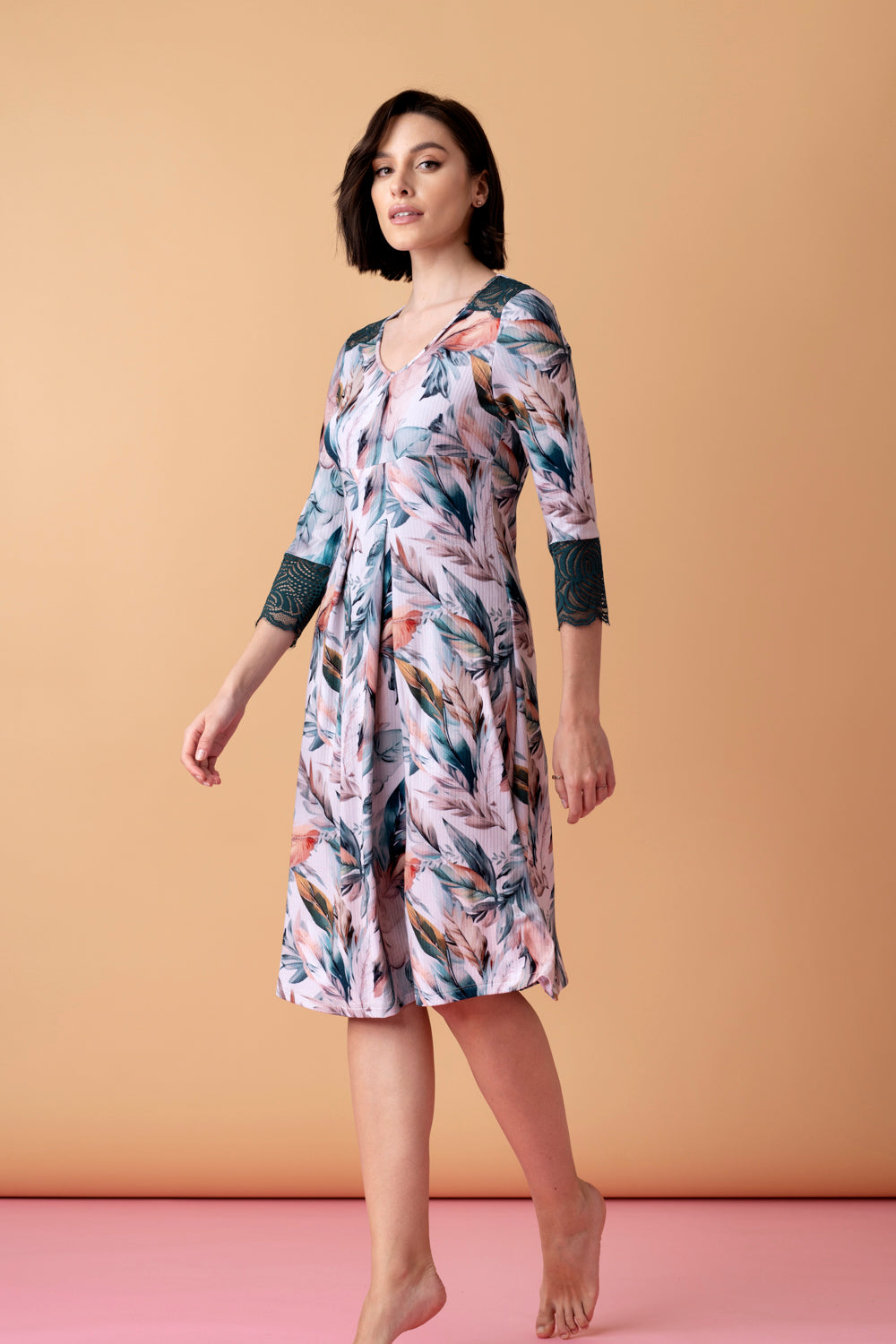 Sonnet koszula nocna midi z koronką – druk pióra_5