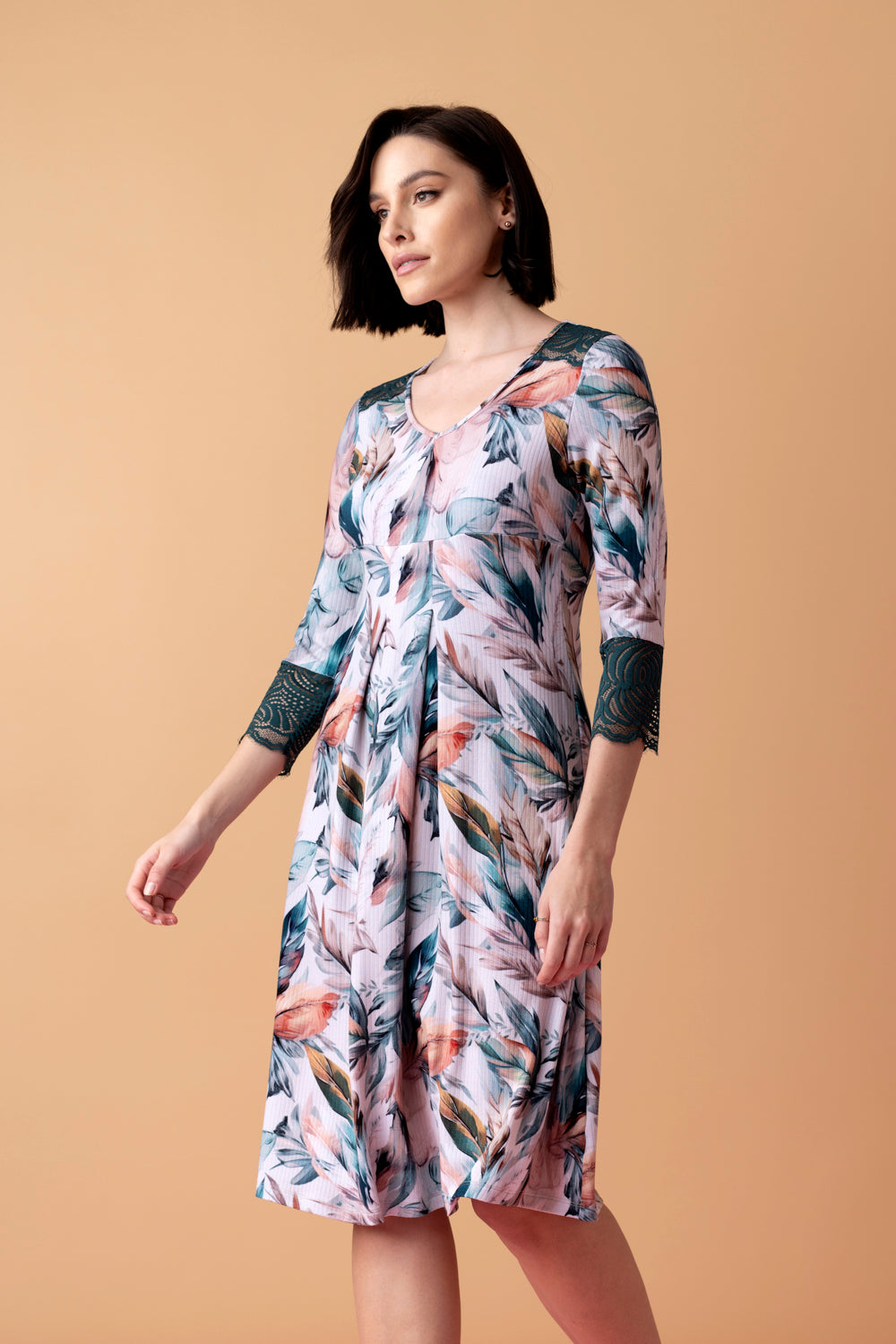 Sonnet koszula nocna midi z koronką – druk pióra_4