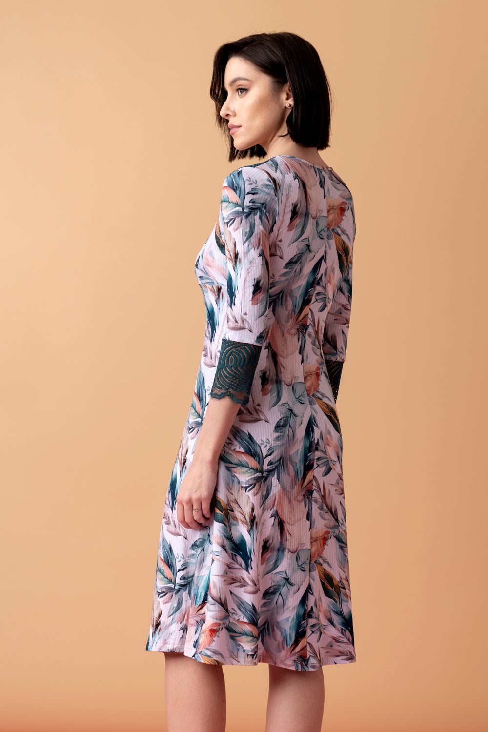 Sonnet koszula nocna midi z koronką – druk pióra_2