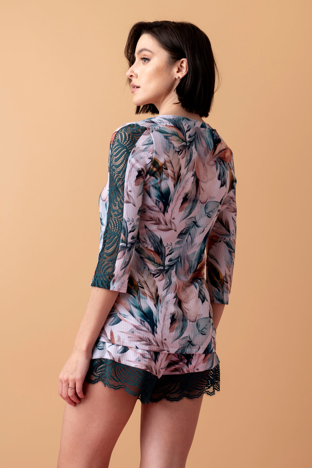 Sonnet krótka piżama z koronką – druk pióra_3