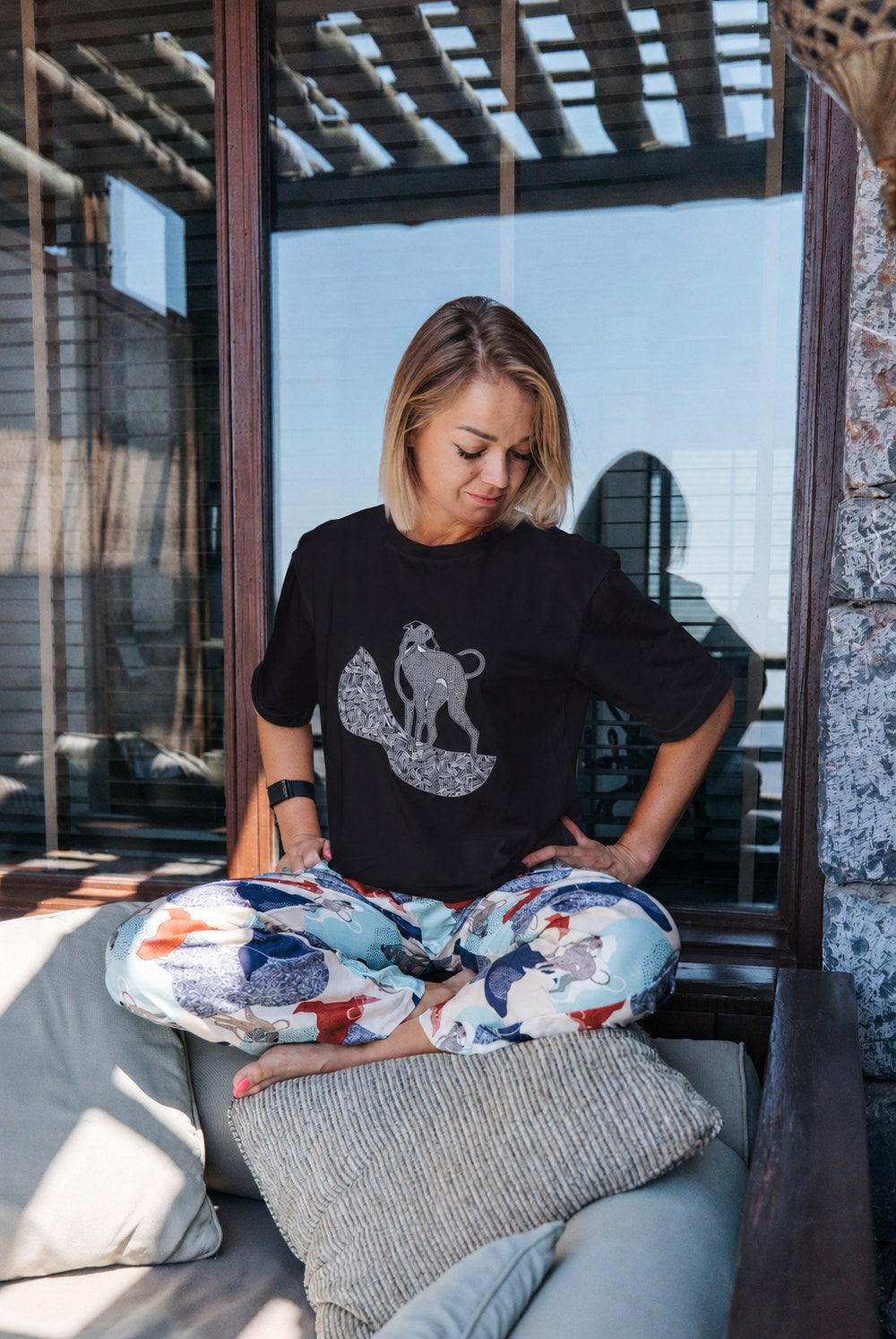 Loungewear bawełniany T-shirt oversize z nadrukiem whippeta - czarny_2