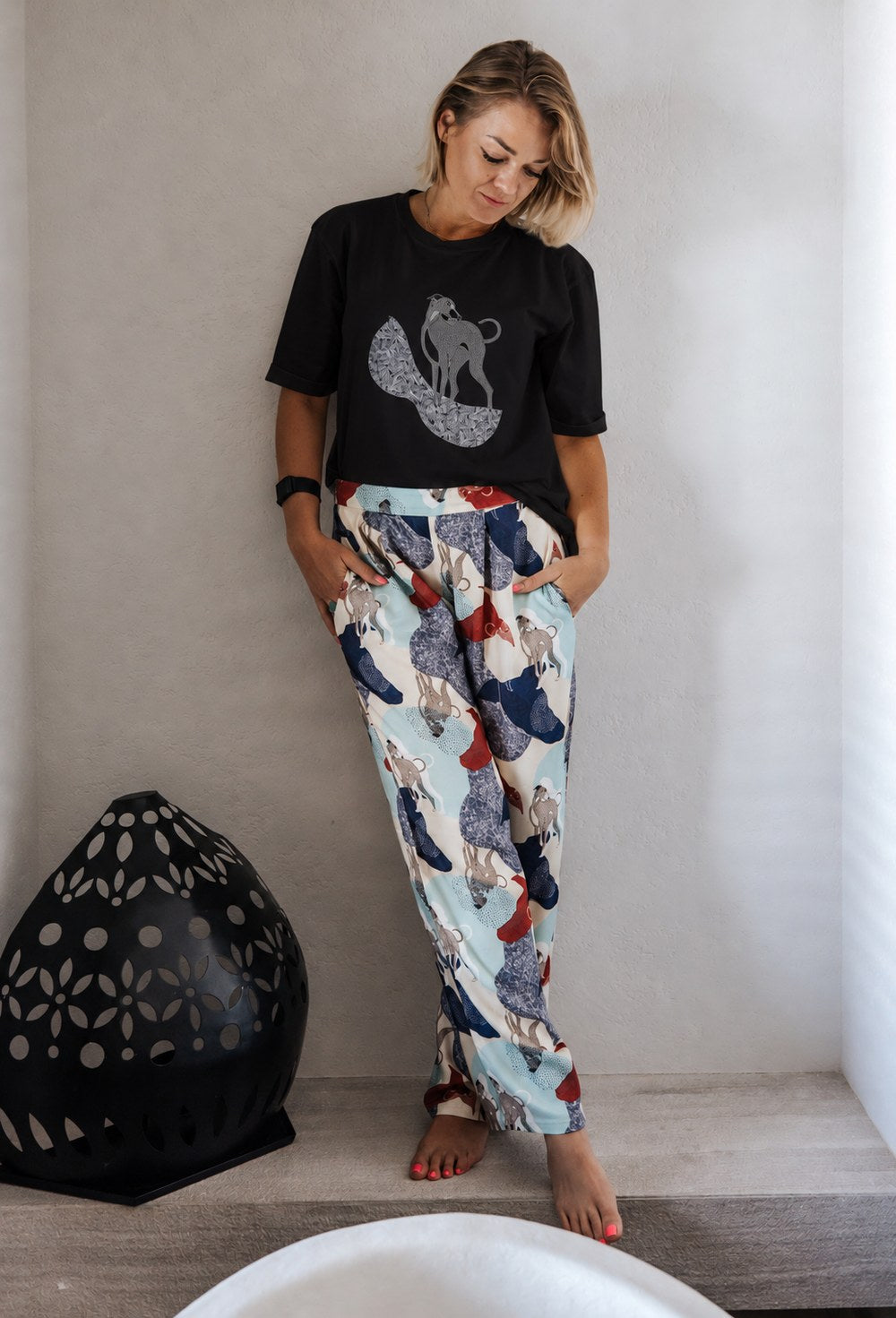 Loungewear bawełniany T-shirt oversize z nadrukiem whippeta - czarny_4