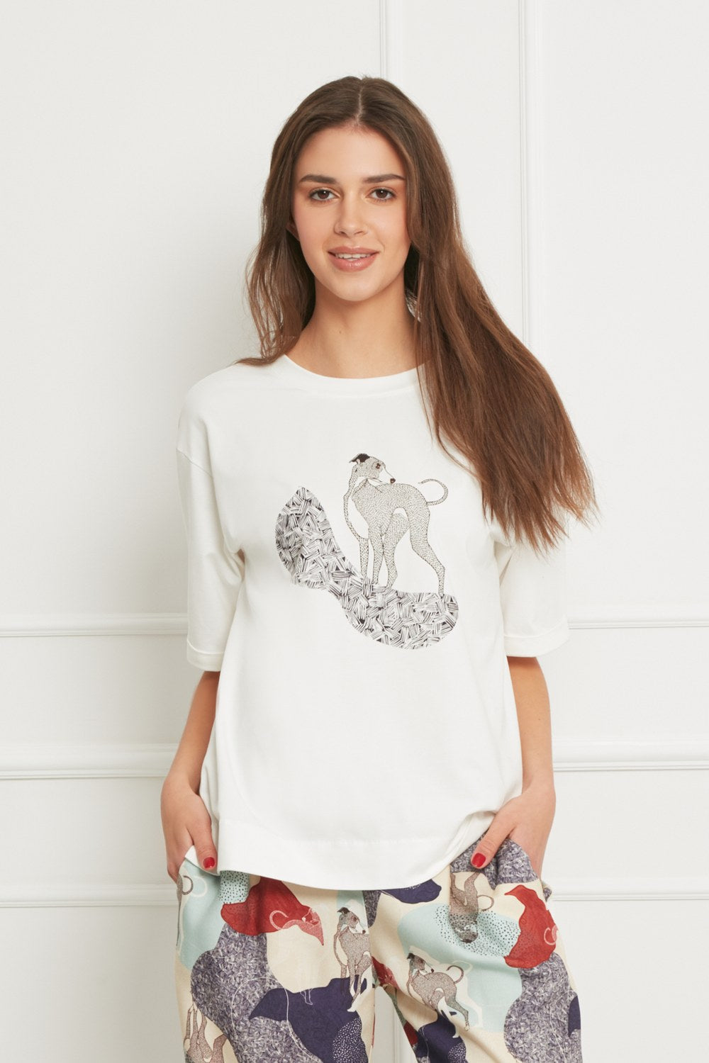Loungewear bawełniany T-shirt oversize z nadrukiem whippeta - kremowy